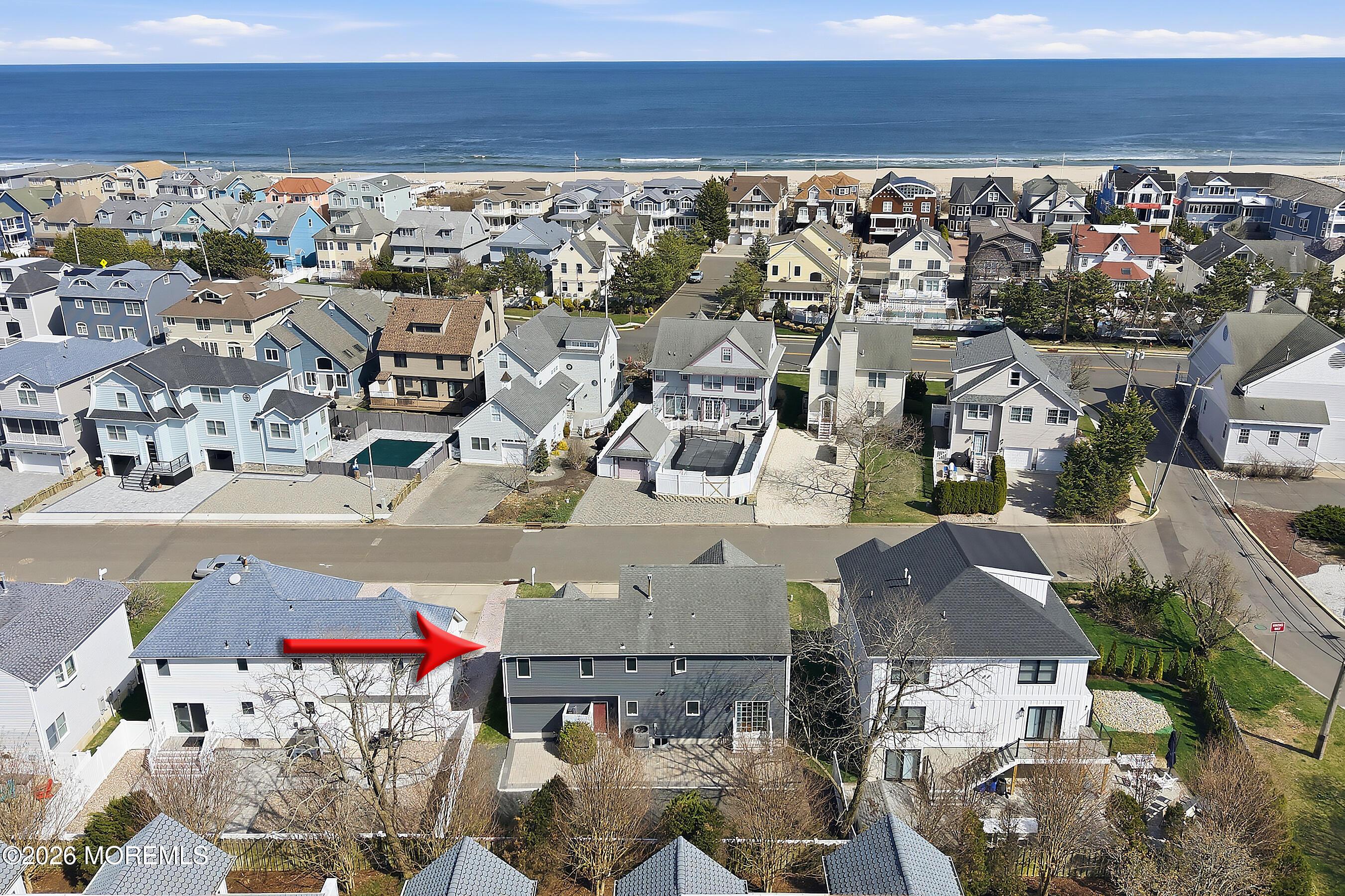 Image 2: 42-Aerial 5 ARROW