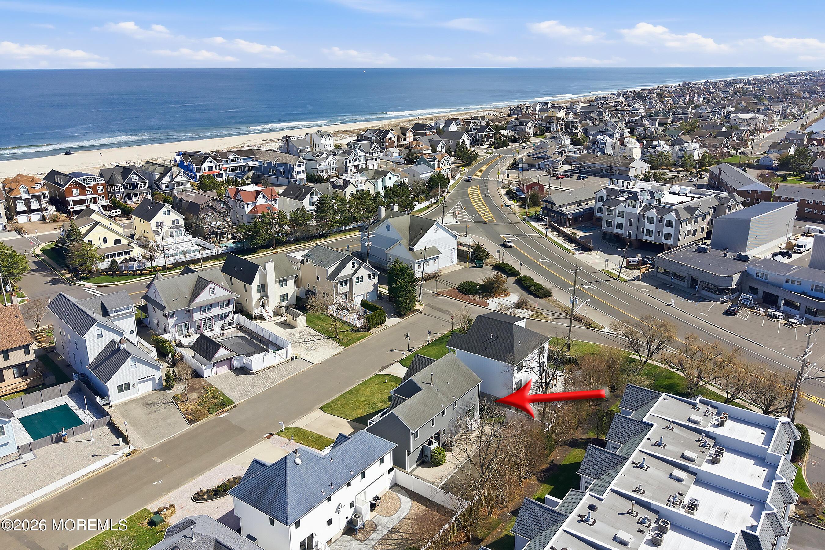 Image 3: 46-Aerial 7 ARROW