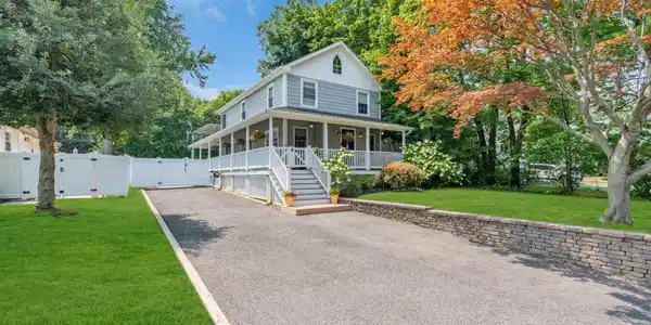 Image 2: oversized driveway