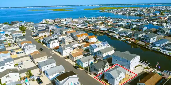 Image 4: 230 Harbor (12)