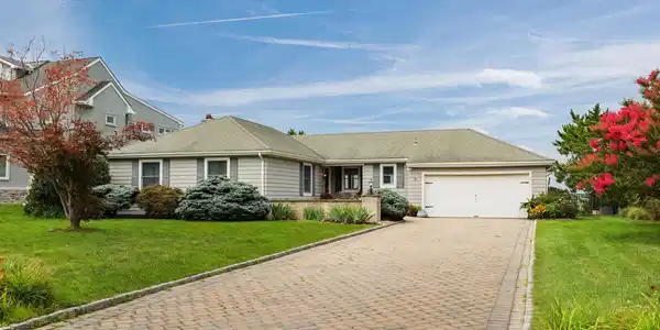 Image 3: 6 harbor view front1