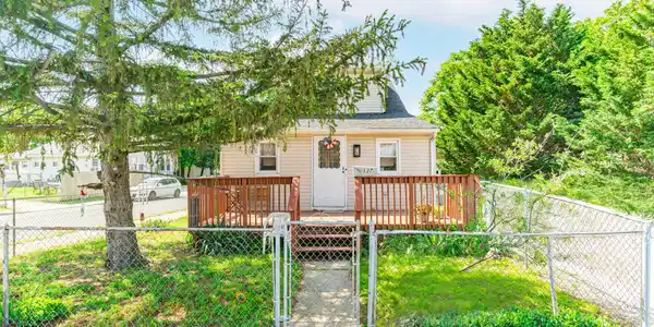 137 Seabreeze Way