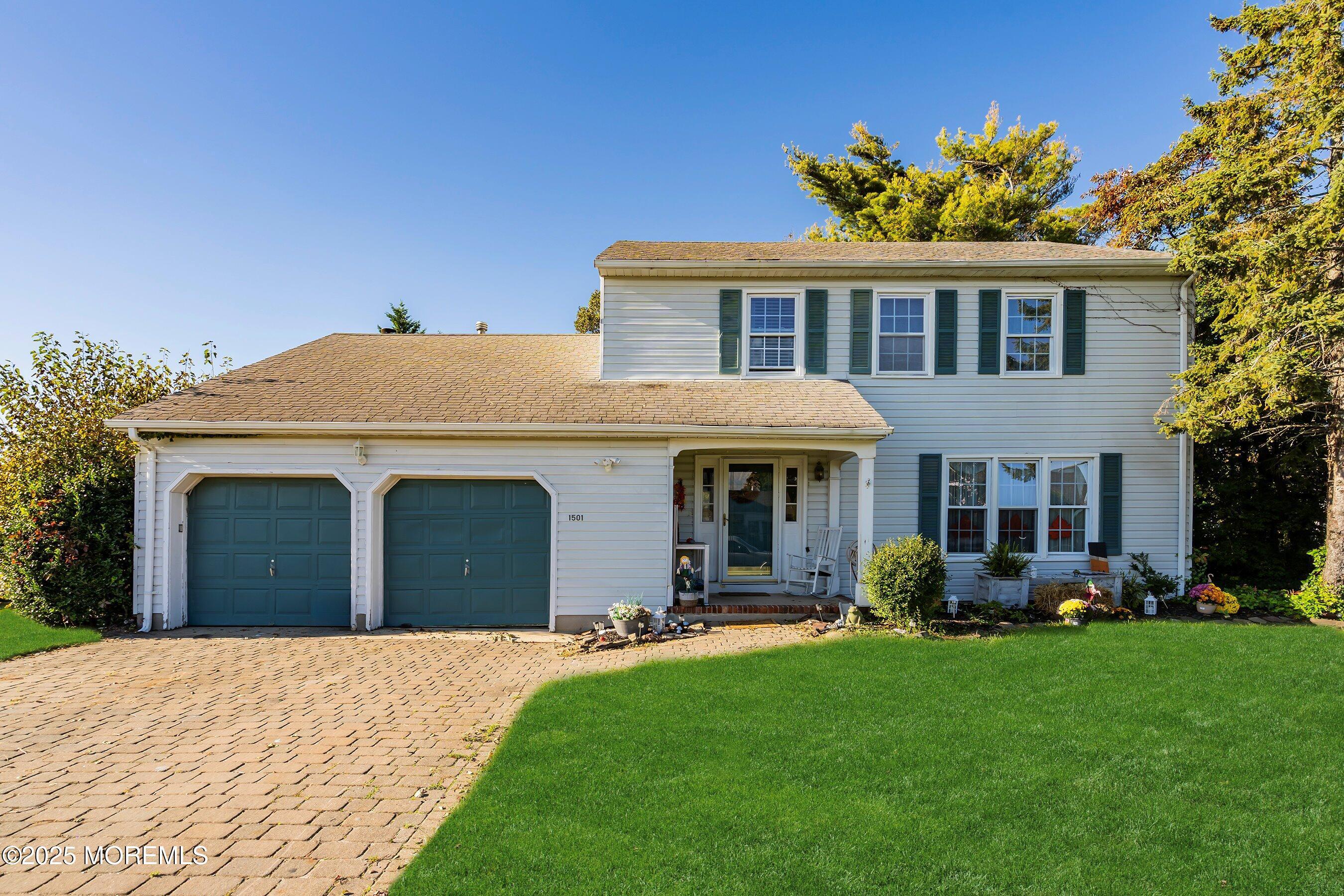 Image 3: 04-Front GRASS
