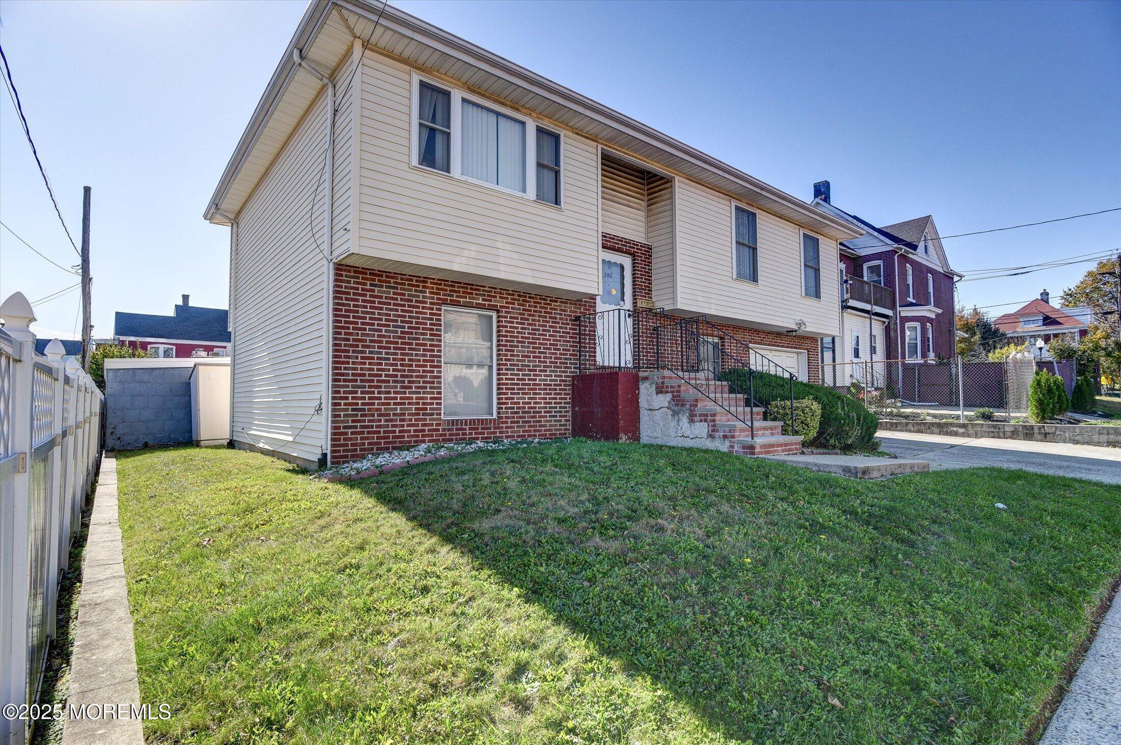 Image 2: 04-Front View