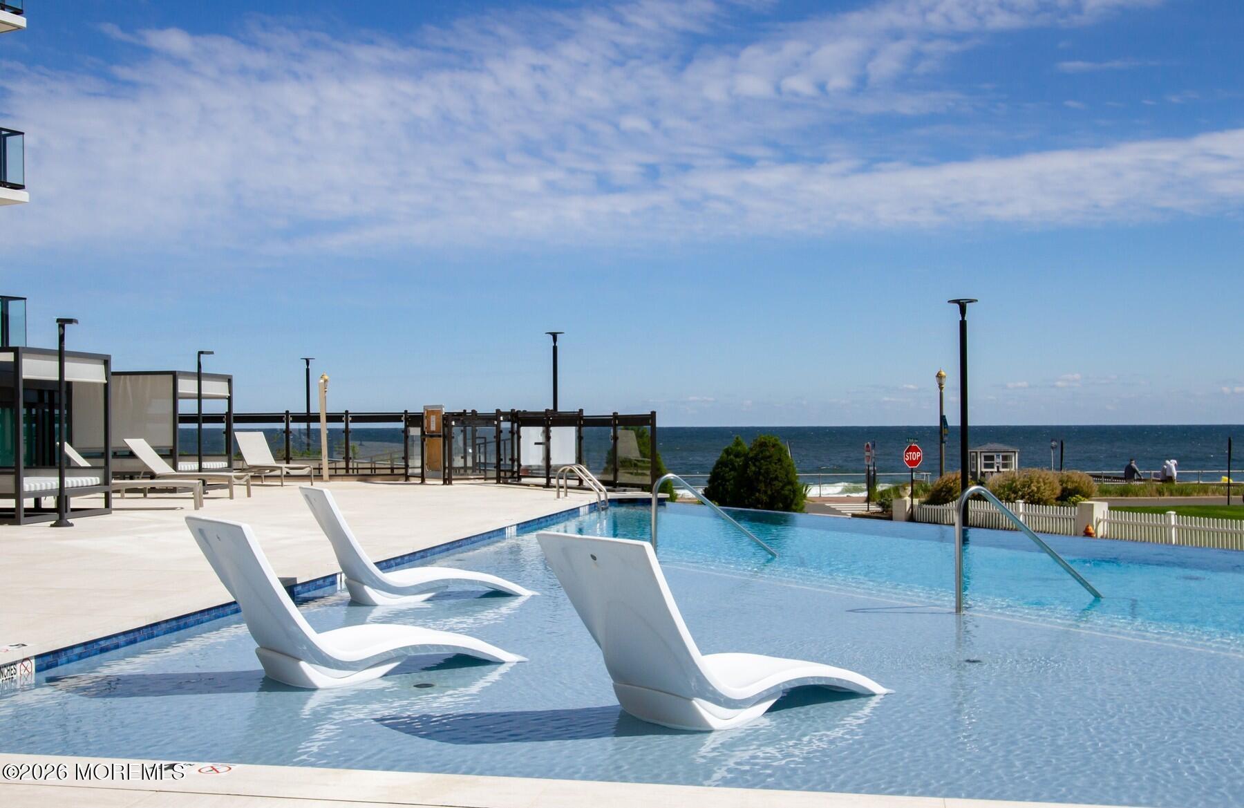 Image 4: Pool