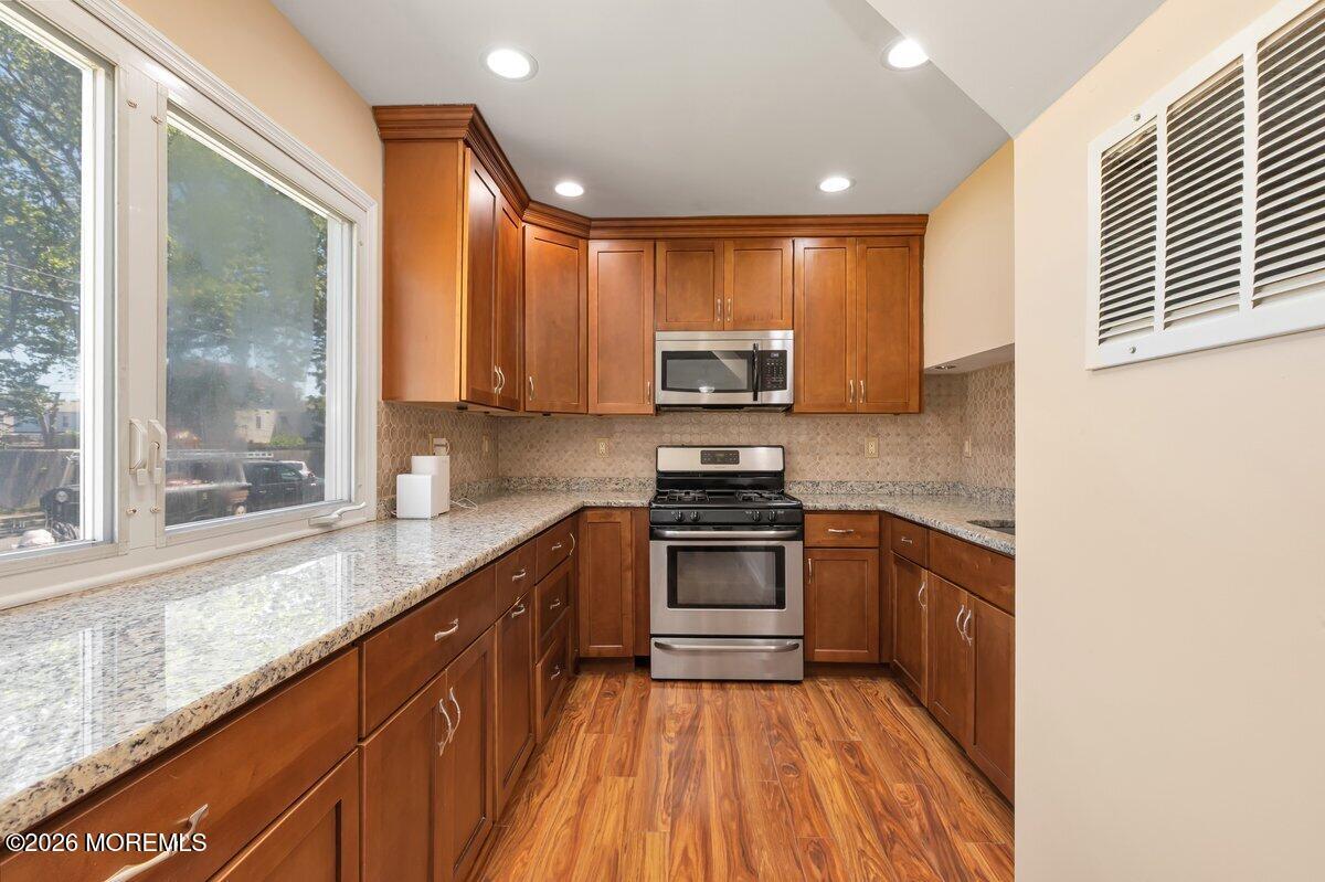 Image 4: Kitchen