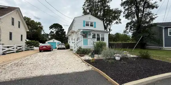 102 Victoria Place
