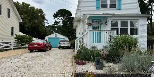 Image 2: Front house driveway