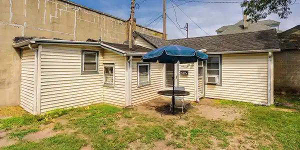 409 1/2 Main Street
