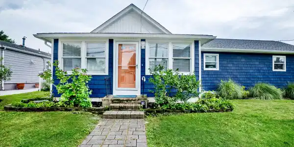 12 Meadowbrook Avenue