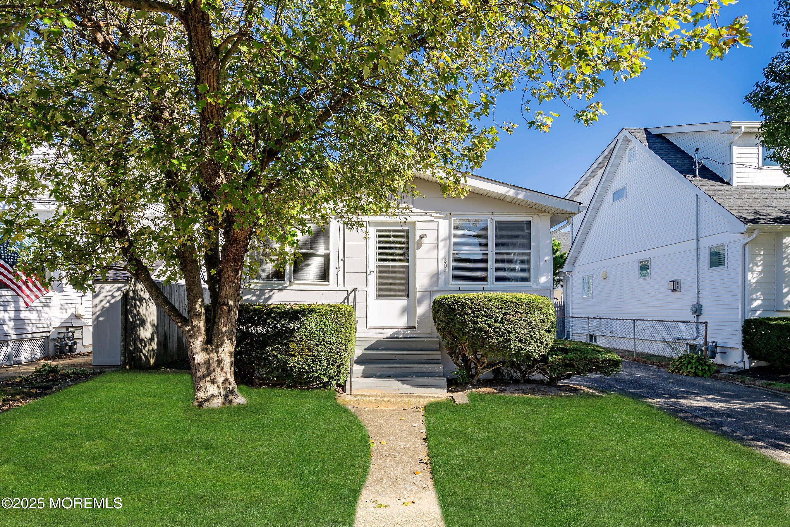 Image 1: 01-Front GRASS