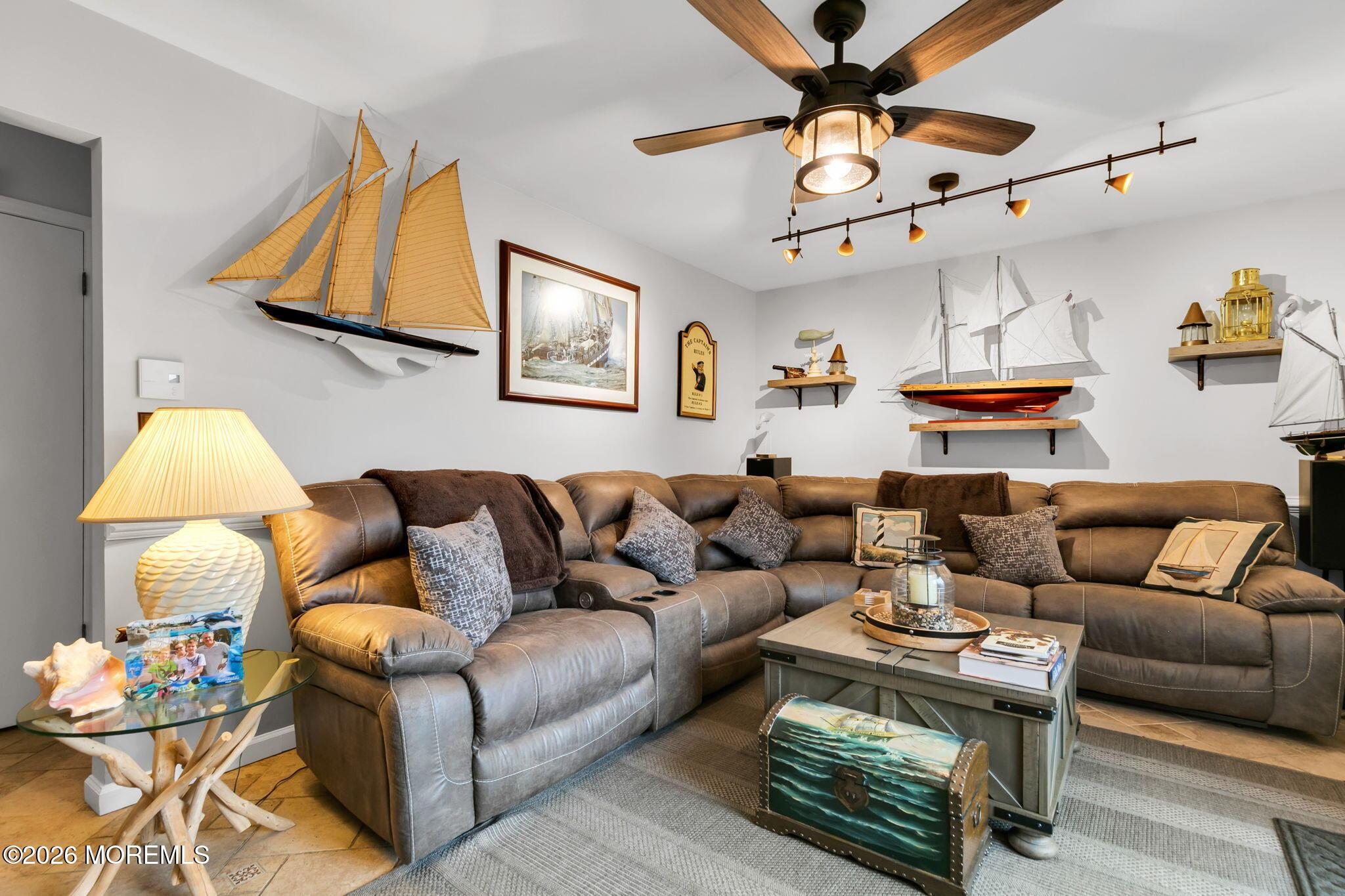 Image 3: 24-web-or-mls-4M3A8208