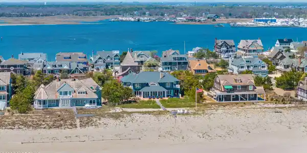 Image 4: 119-web-or-mls-DJI_20260423122921_0778_D