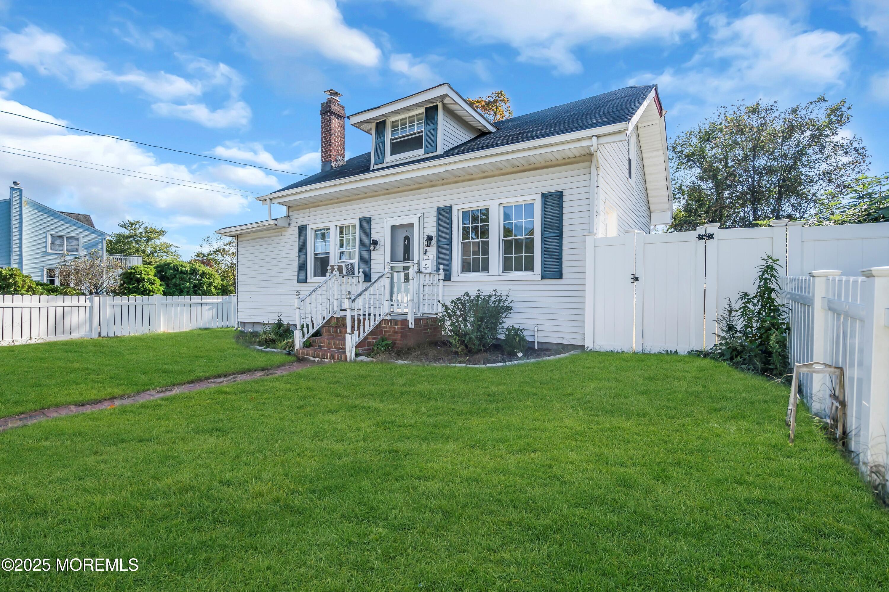 Image 3: Side View 2