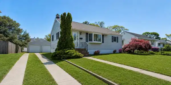 624 S Manetta Drive