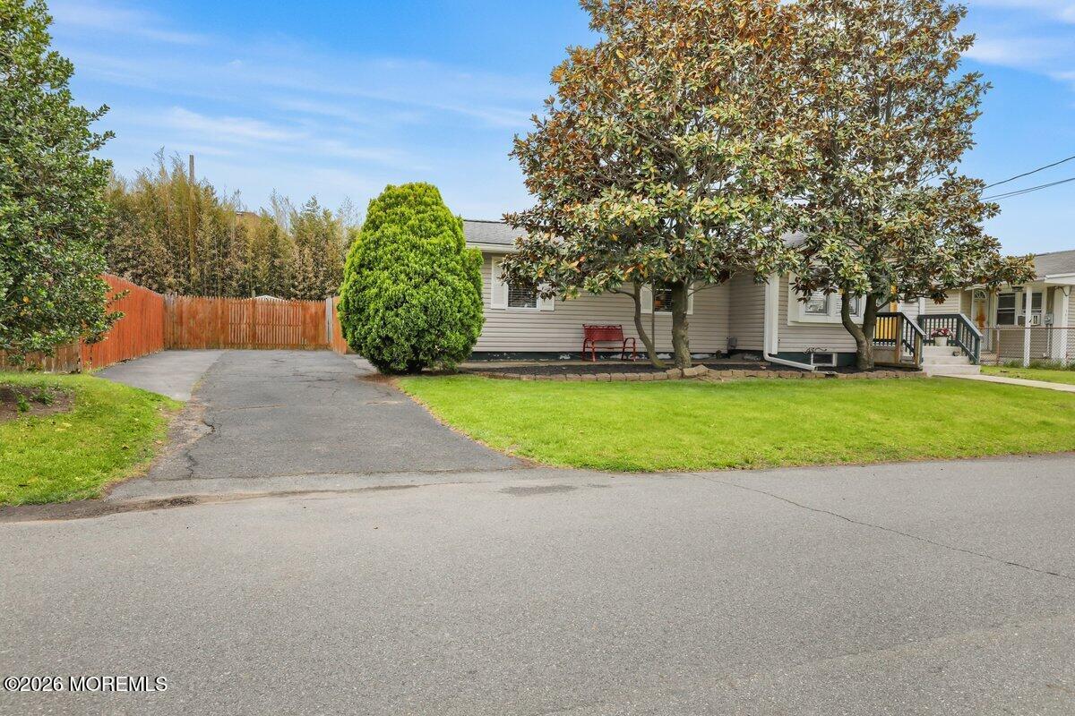 Image 4: 339 Front of Home 3