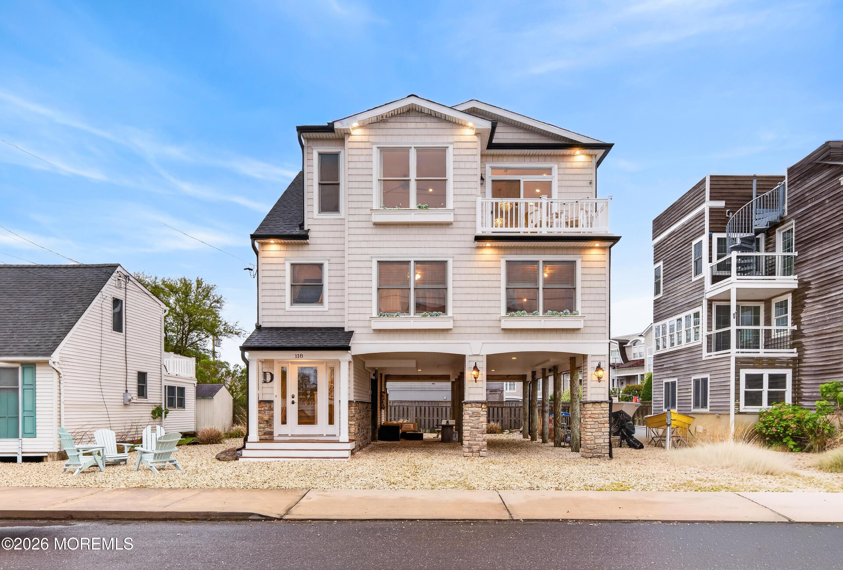 Image 2: Delaware Ave002