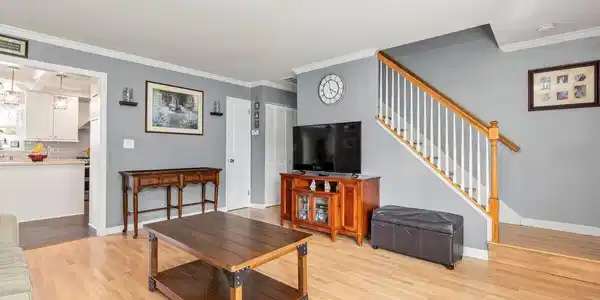 Image 3: Living Room