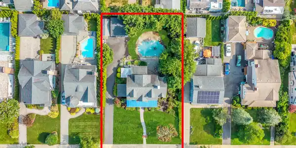 Image 3: HL 100' X 150' LOT