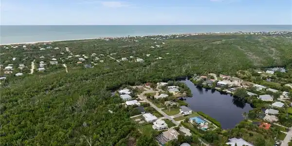 Image 4: Coastal proximity with a sandy shoreline