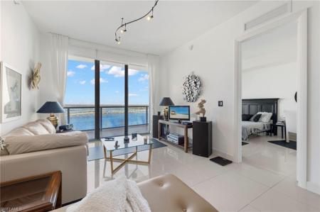 3000 Oasis Grand