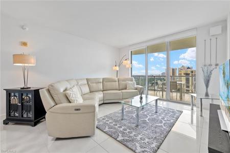 3000 Oasis Grand BLVD