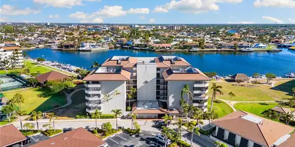 601 Seaview CT