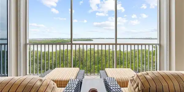 337 Vintage Bay DR