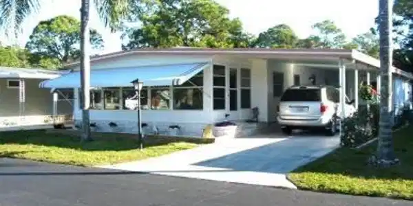 8 Coach Light DR