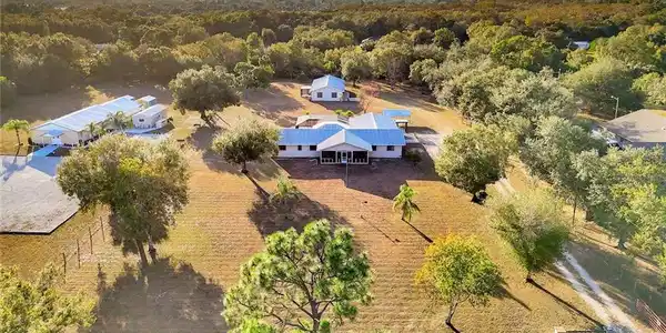 Image 2: 2.5 Acres, zone Ag2.  Great for generational living! Bring the whole family!
