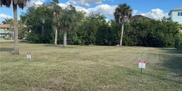 Image 3: View of grassy yard