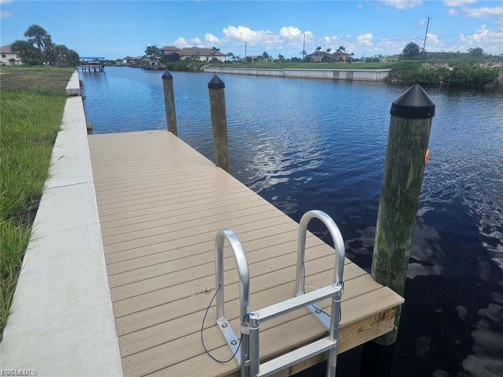 Image 2: Wide canal with the preserve view