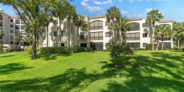 7032 Pelican Bay