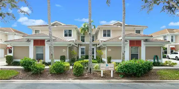 890 Carrick Bend CIR
