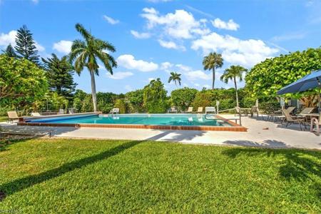 2064 Alamanda DR
