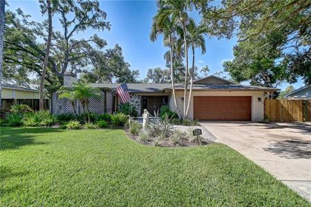 1228 Shadow LN