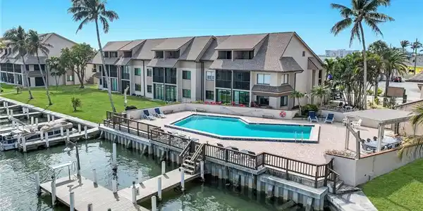 896 Buttonwood DR