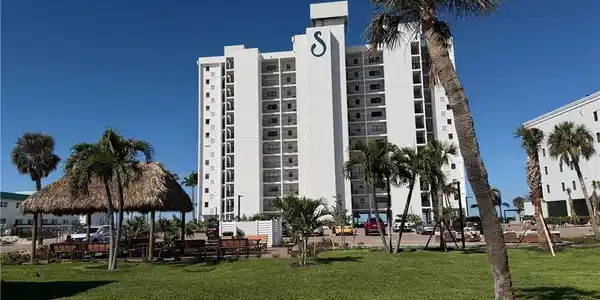Image 2: Prime parking in front of entrance way