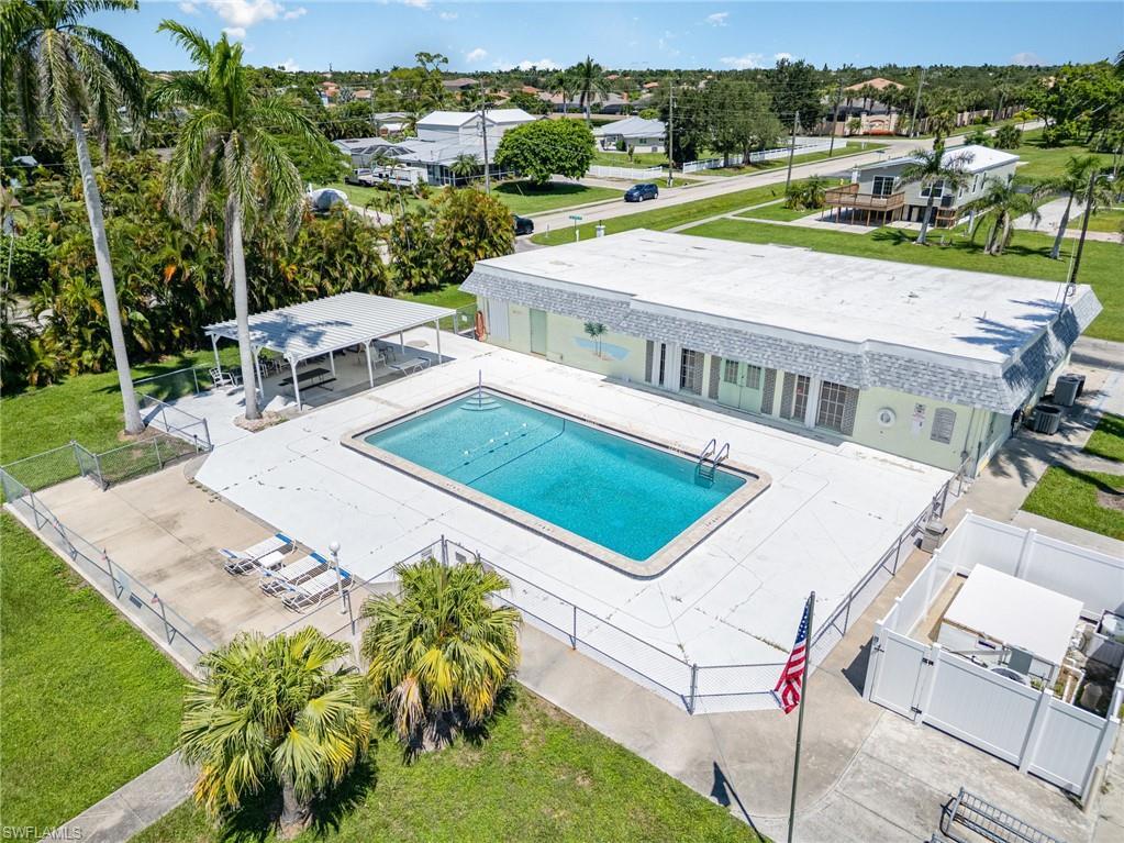 Image 4: Heated pool