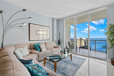 3000 Oasis Grand BLVD