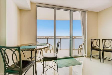 3000 Oasis Grand BLVD