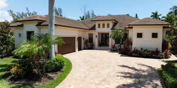 686 Hernando DR