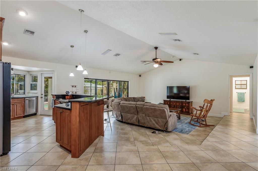 Image 3: Great room