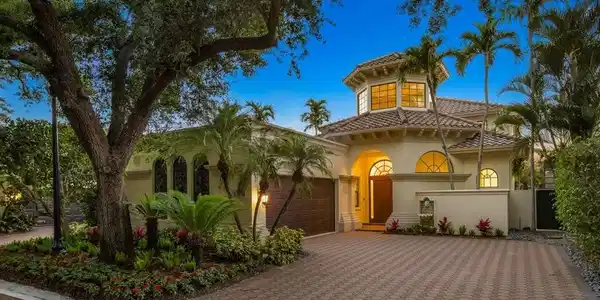 7855 Vizcaya WAY