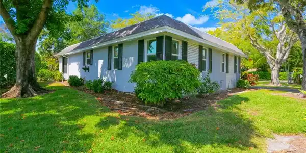 225 Georgetown BLVD