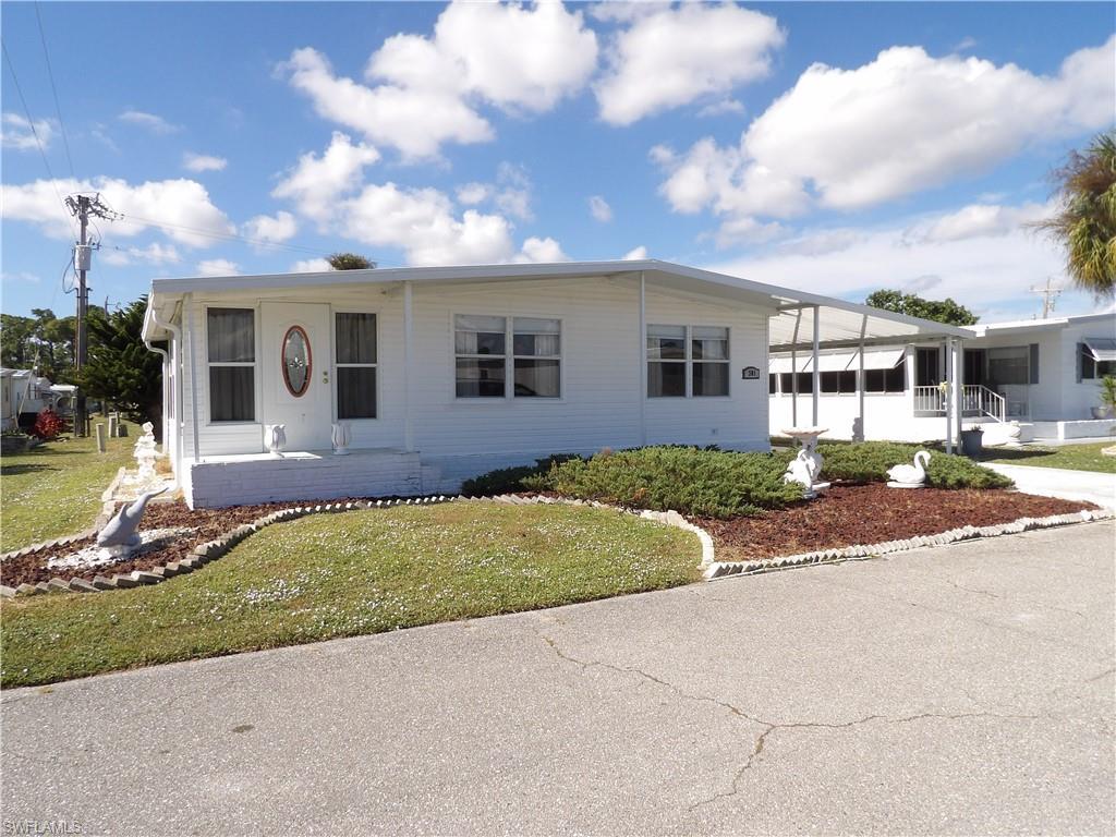 Image 1: View of front of property featuring a front lawn