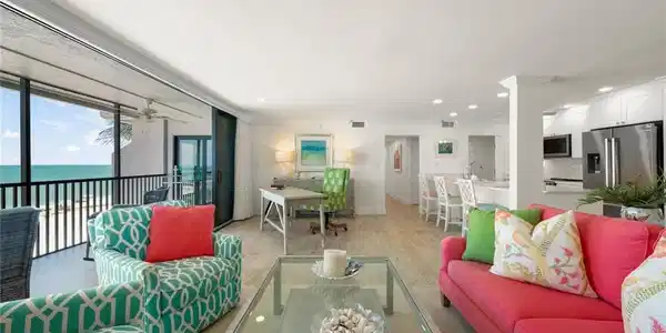 Image 4: Expansive screened balcony presenting ocean scenery