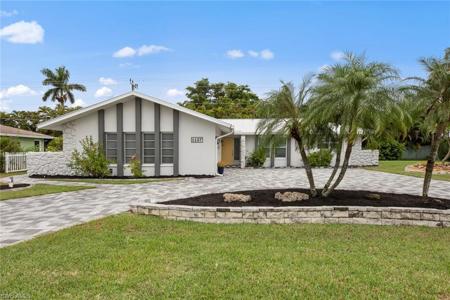 1137 N Town And River DR