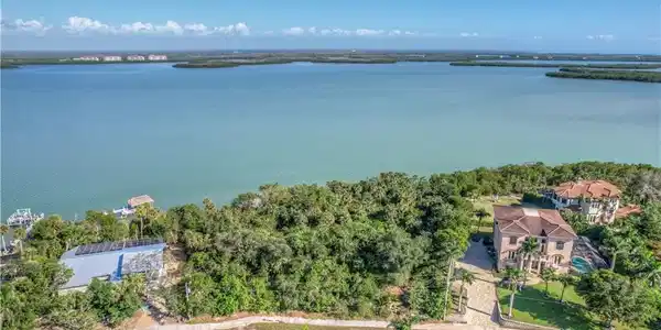 621 Inlet DR
