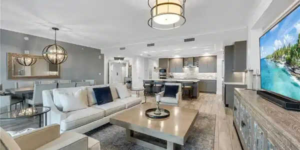 Image 4: Living - Dining - Kitchen